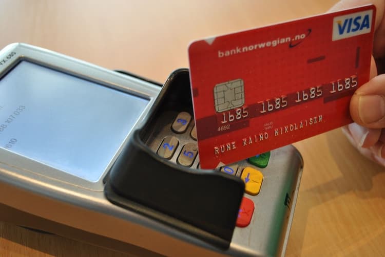 Skal du reise utenlands? Bruk kredittkort med lavt valutapåslag