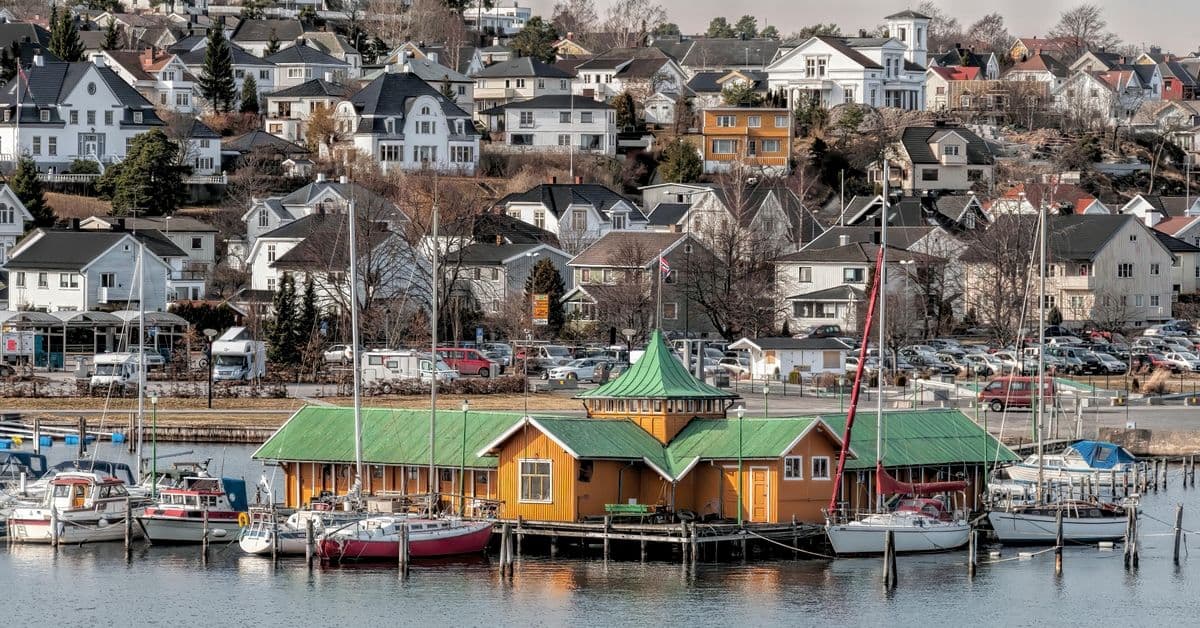 Det bygges få og stadig dyrere leiligheter i Norge